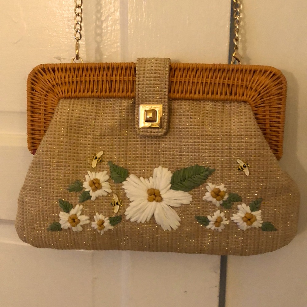 Betsy Johnson crossbody bad “Daisy’d & Confused’